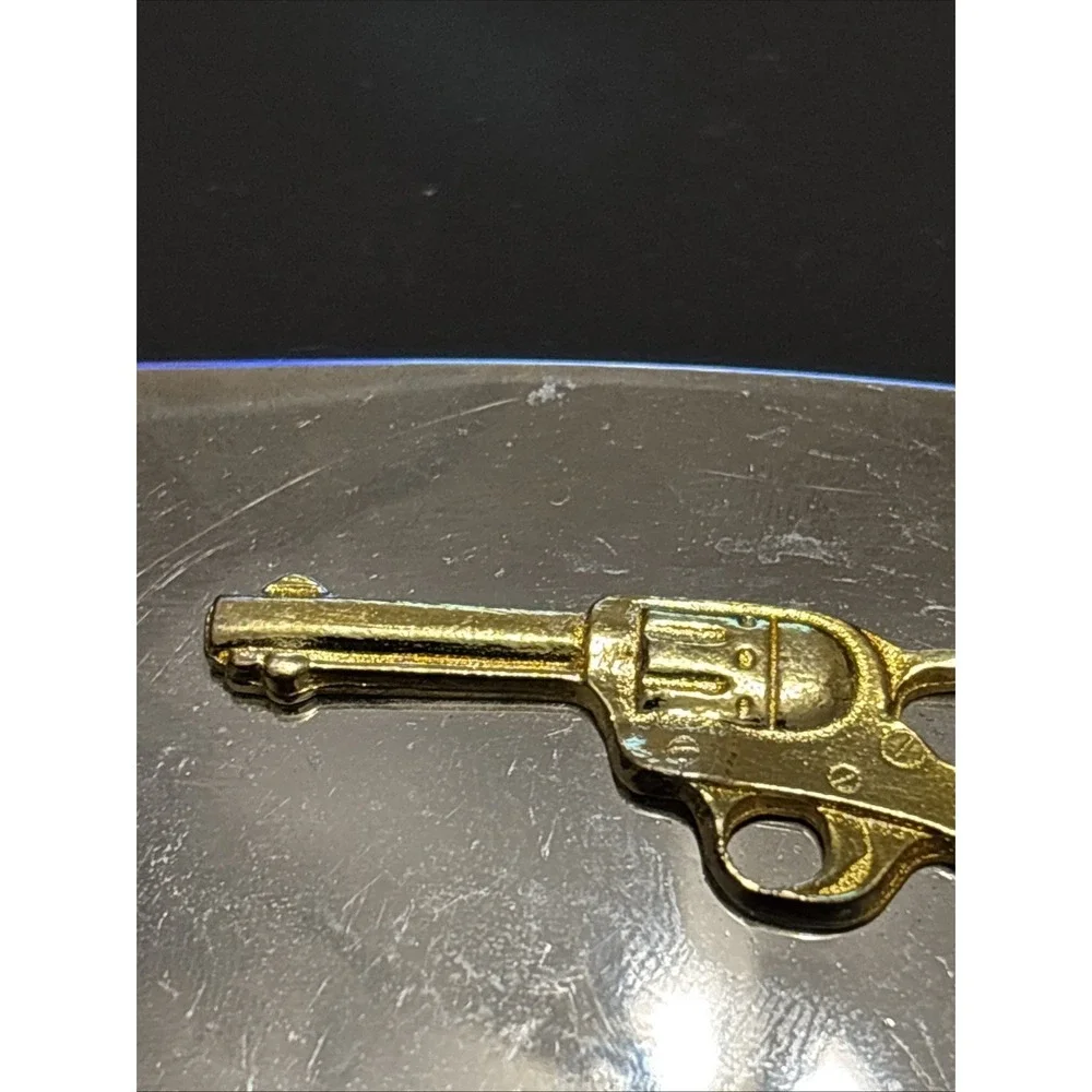 Vintage Made In USA Silver Tone Belt Buckle Gold Revolver Western Pistol Gun